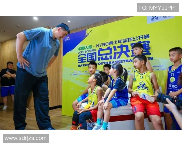 姚明与曹可凡畅谈篮球人生与梦想追求的深度对话